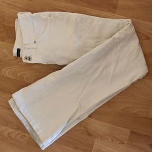 🖤white bell bottom jeans🖤